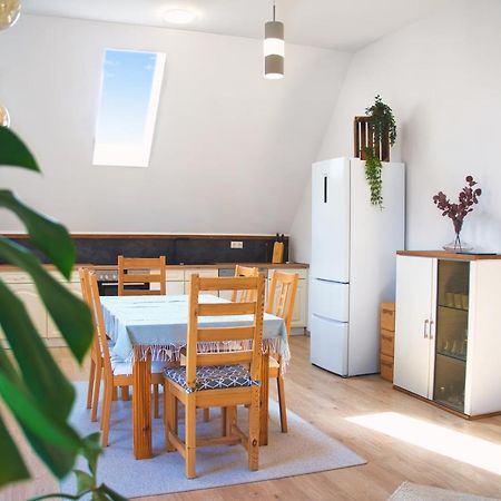 Luxus Apartment! Kueche, Balkon, Netflix, Parkplatz - 8 Personen Ilmmunster Eksteriør bilde